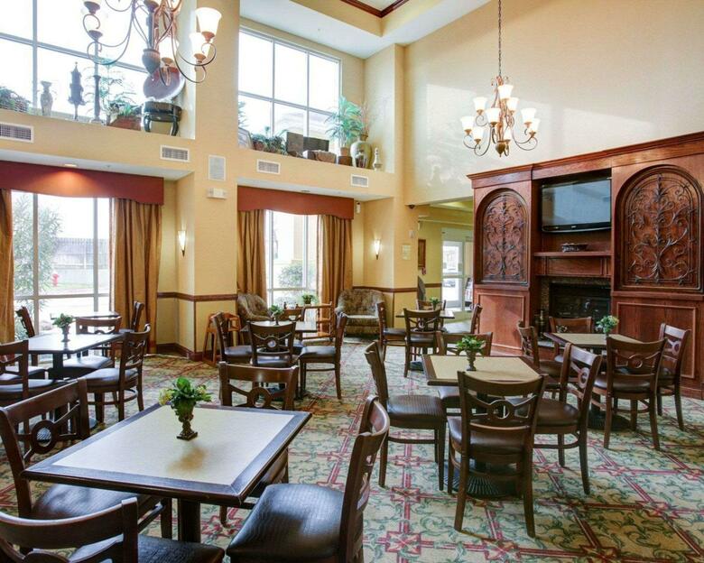 Hotel Comfort Suites University Drive