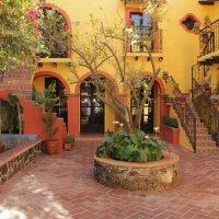 Hotel Casa Mia Suites