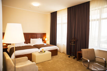 Ani Plaza Hotel