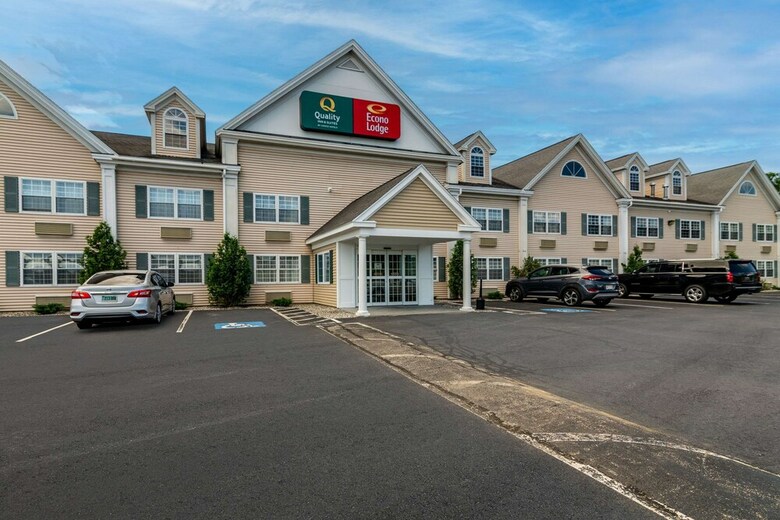 Hotel Fireside Inn & Suites