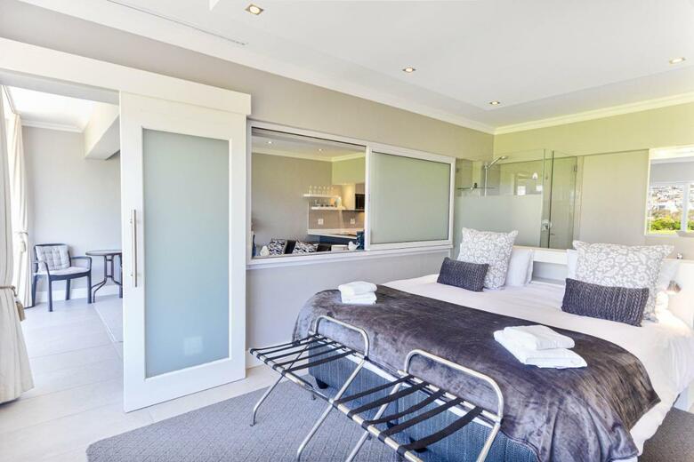 Hotel Mouille Point Village