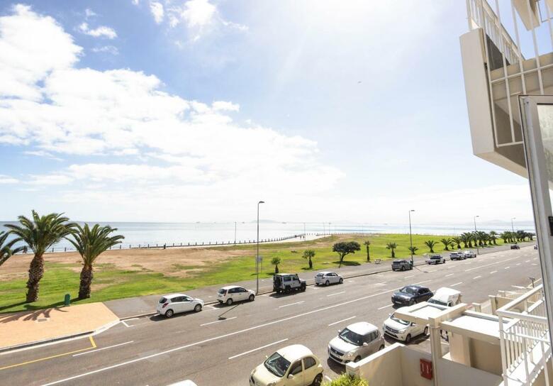 Hotel Mouille Point Village