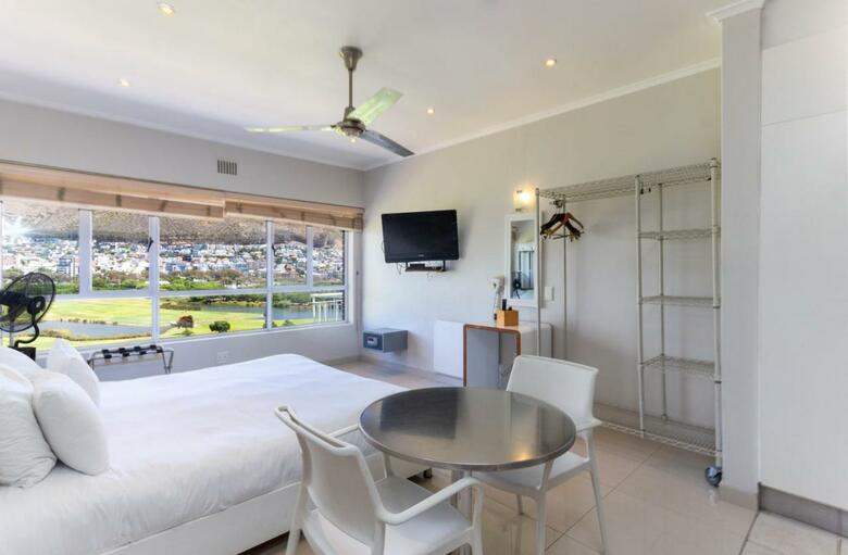 Hotel Mouille Point Village