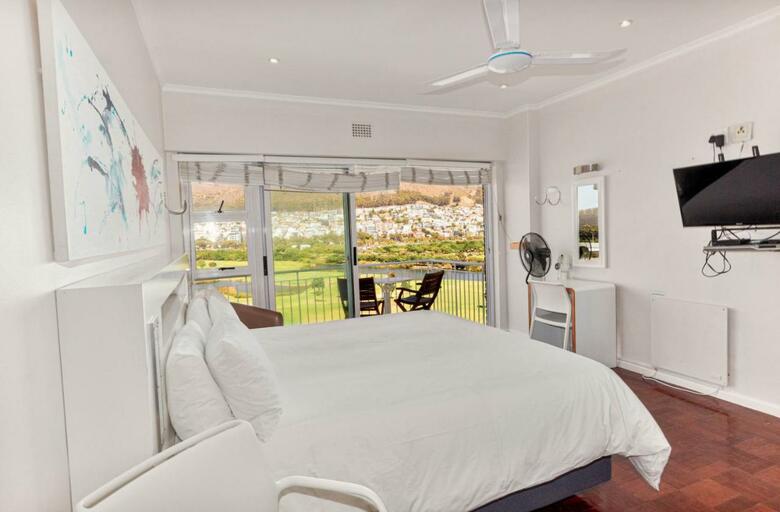 Hotel Mouille Point Village