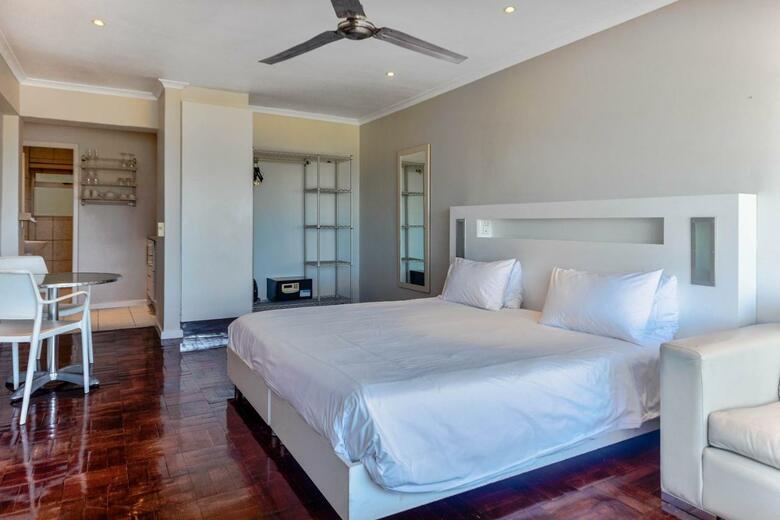 Hotel Mouille Point Village