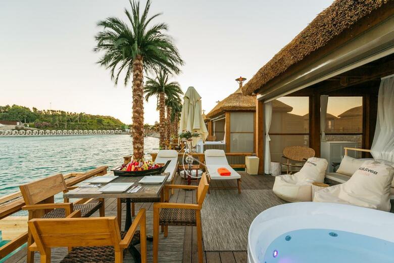 Hotel Cratos Premium