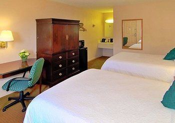 Hotel Econo Lodge Inn & Suites At Ft. Benning