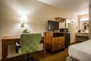 Hotel Econo Lodge Inn & Suites At Ft. Benning