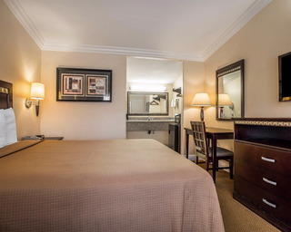 Hotel Rodeway Inn Near Legoland