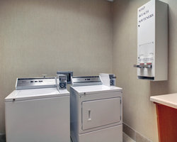 Hotel Comfort Suites Airport