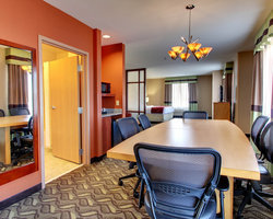 Hotel Comfort Suites Airport