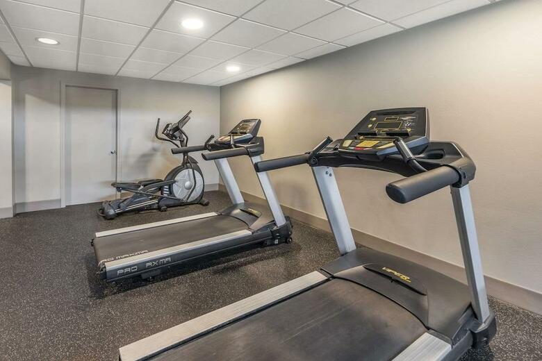 Hotel Clarion Inn & Suites