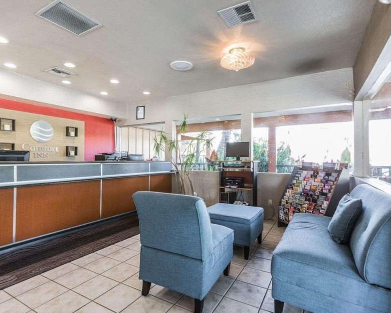 Hotel Comfort Inn Near Warner Center