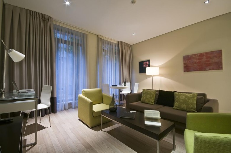 B Aparthotel Grand Place