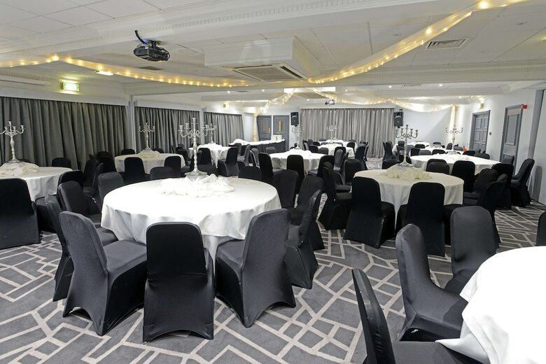 Village Cardiff - Hotel & Leisure Club