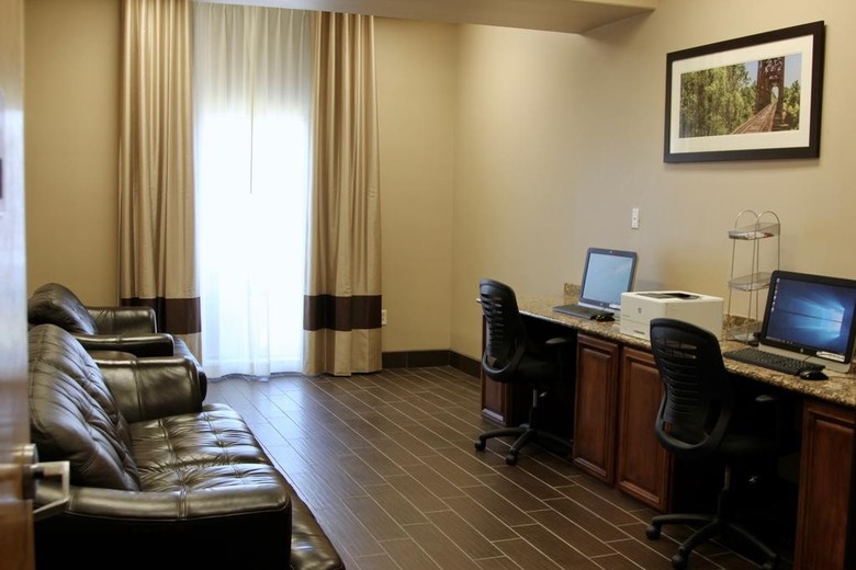 Hotel Comfort Suites North Ih 35