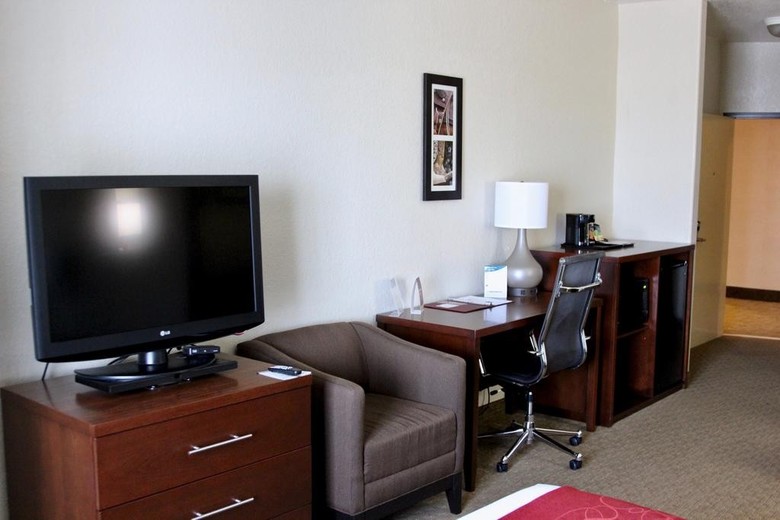 Hotel Comfort Suites North Ih 35