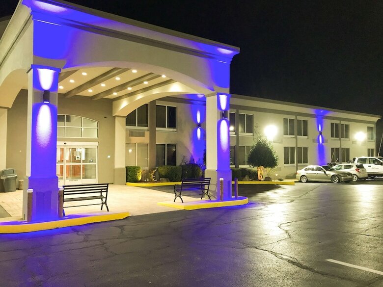 Hotel Clarion Inn And Summit Center