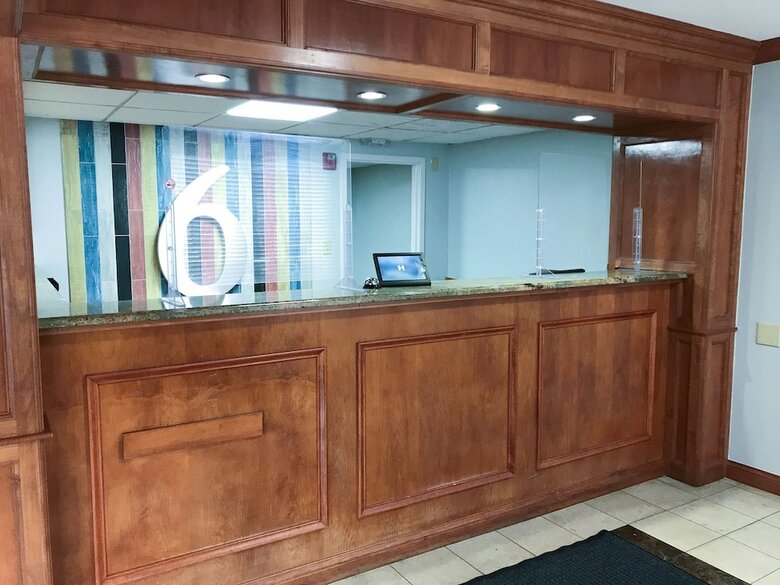 Hotel Clarion Inn And Summit Center