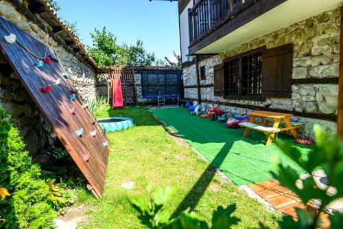 Hostal Banskovilla Zlateva House