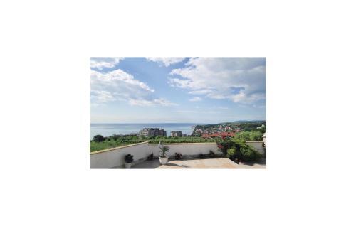 Four-bedroom Holiday Home In Byala