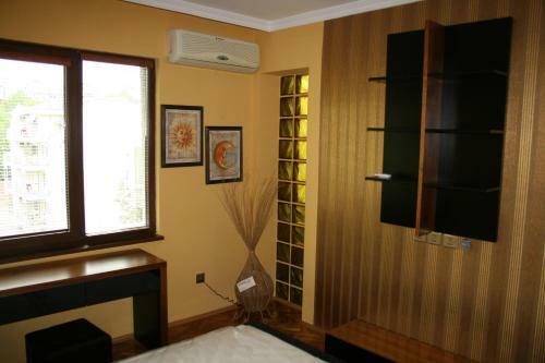 Green Wood Apartment