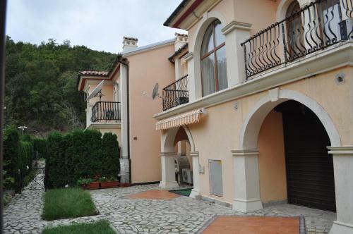 Negresco Apartments