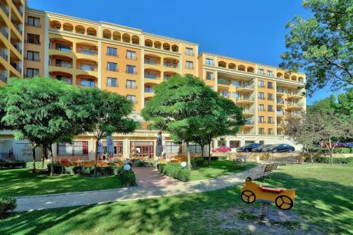 Kris Apartments At Paradise Green Park