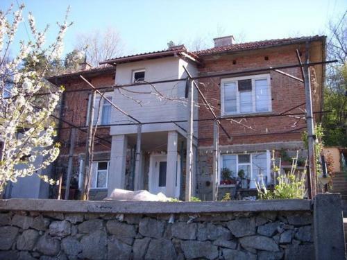 Hostal Guest House Indzhovi