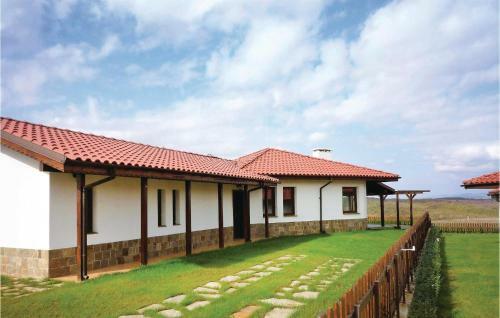 Three-bedroom Holiday Home In Lozenets