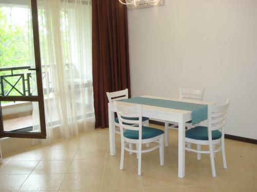 Deluxe Apartments In Oasis Resort
