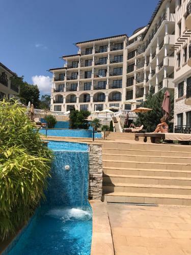 Pearl Beach Apartments In The Cliff Resort