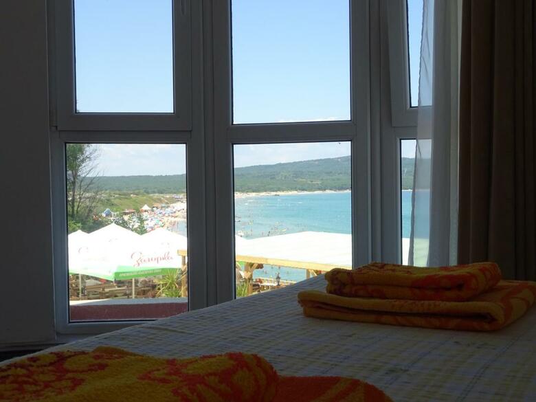 Hostal Dobrevi Guest House