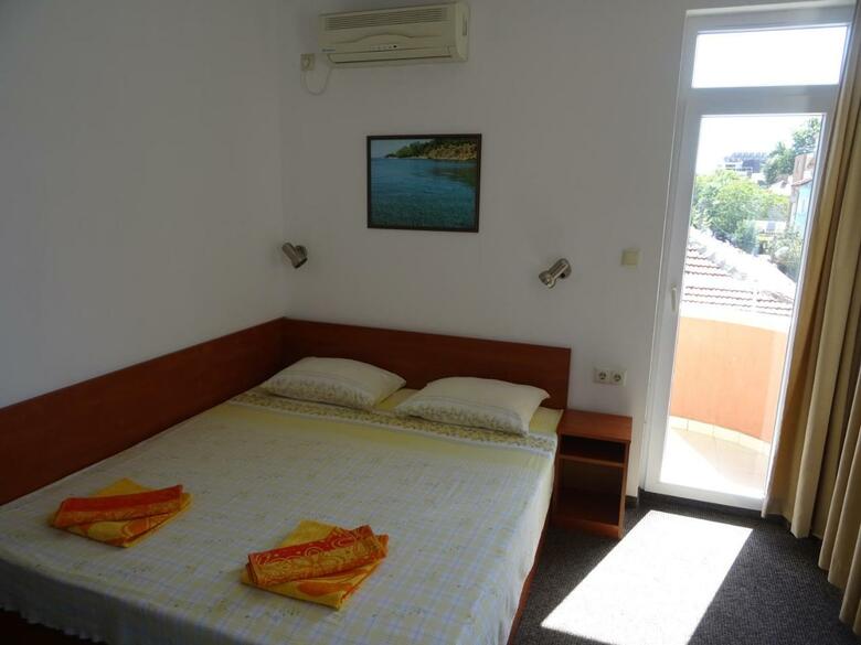 Hostal Dobrevi Guest House