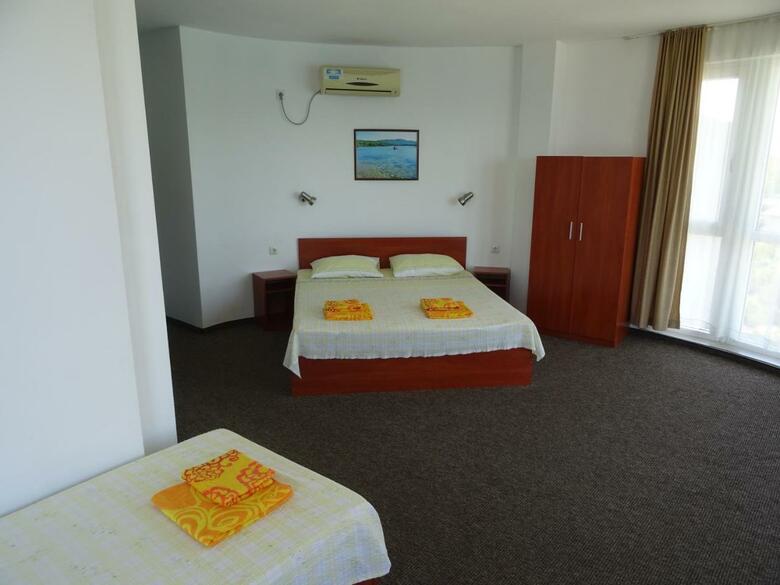 Hostal Dobrevi Guest House
