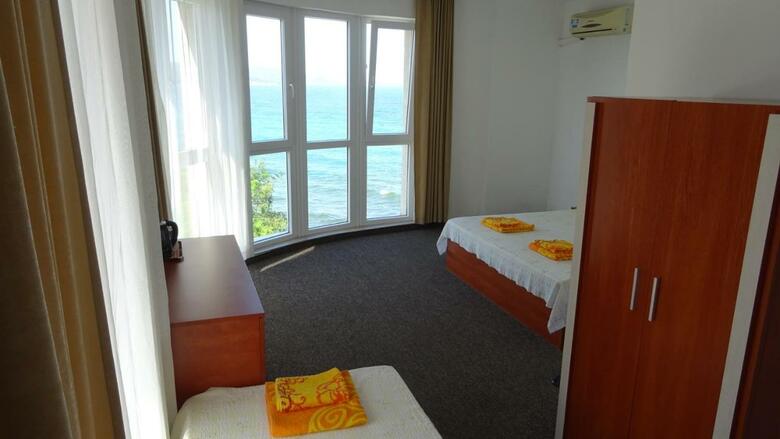 Hostal Dobrevi Guest House