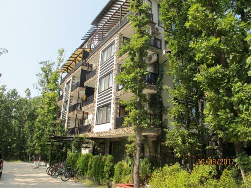 Paradise Green Apartments