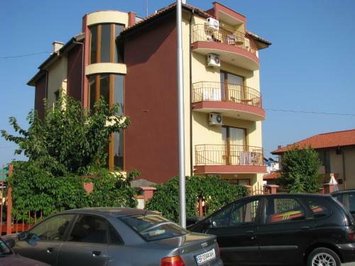 Hostal Guest House Radiana