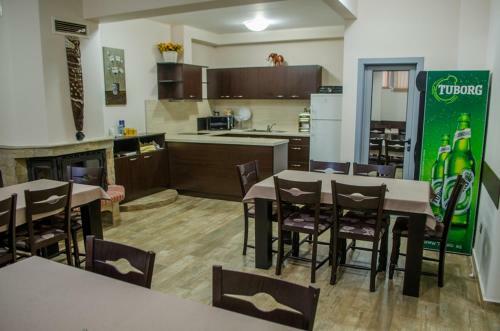 Hostal Guest House Dinevi