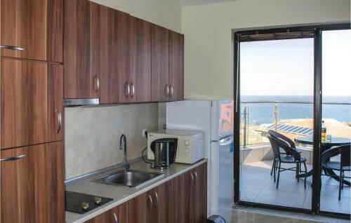 Two-bedroom Apartment In Sinemorets