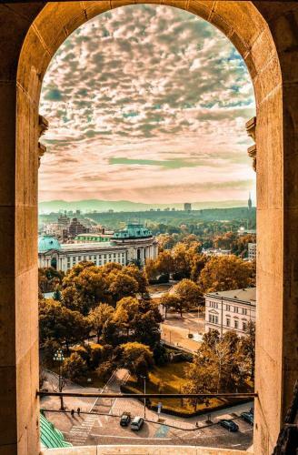 Largo Apart Sofia Top Center