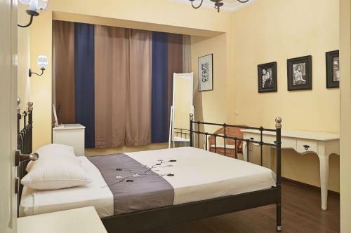 Baratero City Corner Apartments