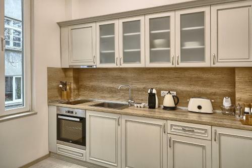 Baratero City Corner Apartments
