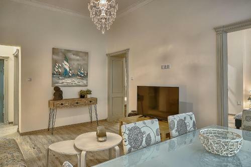 Baratero City Corner Apartments