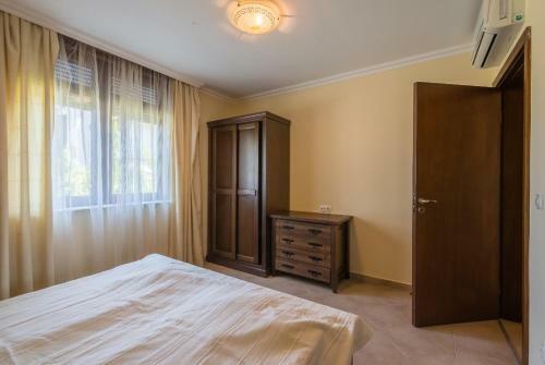 Private Apartments With Sea View In St. Marina