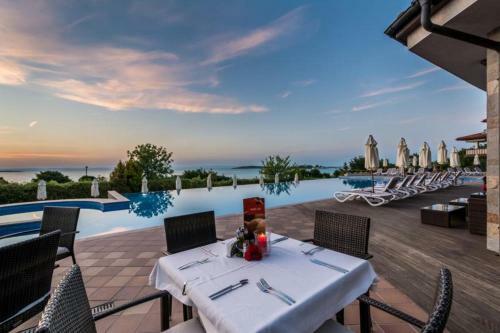 Private Apartments With Sea View In St. Marina