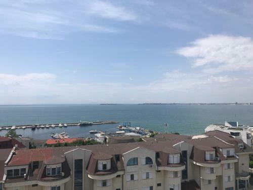Lazur 5 Nadezhda Apartment