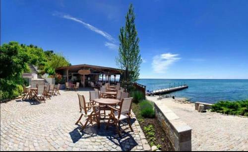 Garden Of Eden Apartments