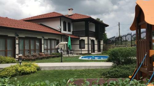 Villa Ivanovite Kashti