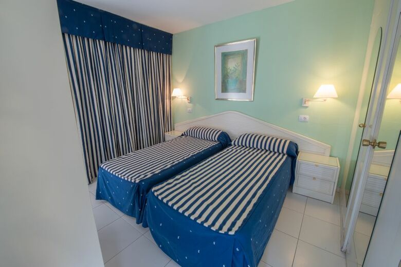 Apartamentos Las Palmeras I & II